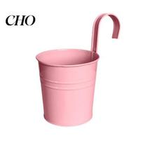 Durable Flower Containers Hanging Metal Planter Flowerpot with Detachable Hook Drain Hole Railing Plant Pot for Balcony Garden Fence Farmhouse Small rožinė