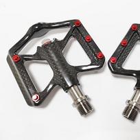 Carbon Fiber Ultralight Strong BMX Road Bicycles Bike Pedal with Titanium Alloy Spindle 3 Bearings 165g Pedal tamsiai pilka spalva