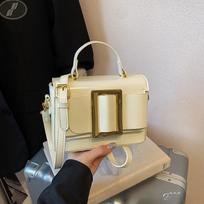 Retro Crossbody Handbag with A Trendy and Luxurious Look, Single Shoulder Design, Small Square Bag One Size balta