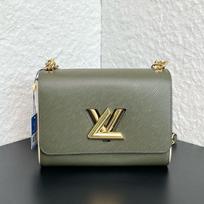 [Pre-Owned] Twist Chain Bag Leather Handheld Crossbody Shoulder Bag Medium - Very Good #17B9ORP ONE SIZE