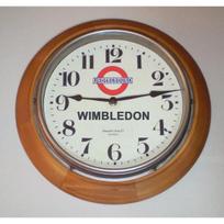 Londono metro Vimbldono stoties laikrodis, SW19 teniso stotis. Sieninis laikrodis