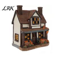 Rudens lapų dekoracija Moliūgo namelis Miniatiūra, Dervos derliaus dekoras su rankomis raižytu plytelių raštu ir švelniomis detalėmis, Retro britiško medžio stilius B beige