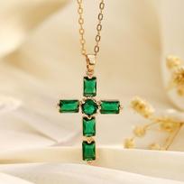 Madingas paprastas daugiaspalvis kubinio cirkonio kryžiaus pakabuko karoliai Krištolinio kryžiaus paauksuoti karoliai Square green zircon cross pendant žalia