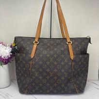 [Pre-Owned] Totally Large Brown Coated Canvas Monogram Shoulder Bag - Very Good #17RKGDM ONE SIZE
