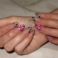 Trendy Leopard Pattern Nail Art Set Short Almond Press on Nail Acrylic False Nail For Daily Commute Or Special Occasion 1