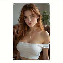 HD Metalinis skardinis ženklas Viliojanti raudonplaukė moteris baltame atvirų pečių crop top'e pozuoja patalpoje su vintažinės sofos fonu Vintažinis W 20x30cm（7.8x11.8inch）