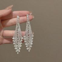 Silver Needle Rhinestone Geometric Tassel Earrings - Luxurious, Fashionable Studs for Women sidabras