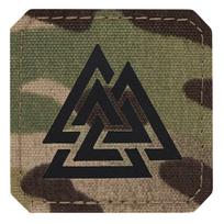 Antsiuvis su Valknut simboliu, M-Tac, su „Velcro“ lipduku tvirtinimui, „Multicam“ ir juodos spalvos, 4,5×4,5 cm