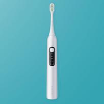 "SpinelCare SmileOn White" dantų šepetėlis + baltas dėklas