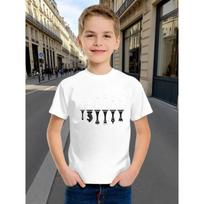 Short Sleeve Top for Boys Featuring Classic Chess Pieces Design Knight Pawn in Stylish Black and White Contrast Perfect for Casual 110 balta