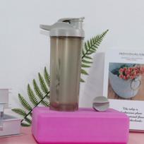 700ML Portable Fitness Water Cup, Meal Replacement Milkshake Cup, Protein Powder Shaker Cup, Graduated Mixing Cup 500ml pilka spalva