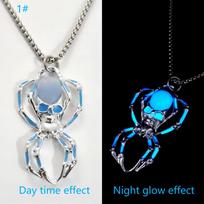 Punk Stainless Steel Necklace for Men Hip-hop Style Spider Skull Pendant Halloween Night Light Accessory mėlyna