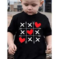 European sizes  Black T-shirt Featuring a Tic-tac-toe Grid Design with Red Hearts, White Arrows, and  X  Symbols 98cm juoda