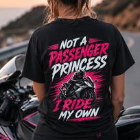 Ne keleivė princesė, aš važinėju savo motociklu marškinėliai | Moteriški baikerių marškinėliai | Merginos motociklininkės marškinėliai | Sportinio motociklo grafikos marškinėliai S brown