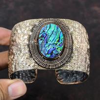 Daugialūpės kriauklės apyrankė Vario viela apvyniota akmens apyrankė Rankų darbo apyrankė Reguliuojama apyrankė Elegantiškas vario papuošalas Dovana Jai blue