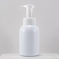 Paspauskite putplasčio buteliuką valomosioms putoms, rankų muilui ir veido valikliui (300 ml / 500 ml)