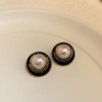 French retro black love pearl circle earrings medium antique temperament stud earrings women