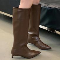 Madingi moteriški aštrių pirštų aukštakulniai batai oda Mada Seksualūs Kulniukai Batai Moteris 2024 Trend Nauji Sniego Batai Žemi Kulniukai Elegantiški Gotikiniai Mujer Botas 42 ruda