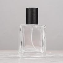 Square Cosmetic Bottle Leakproof Glass Spray Atomizer Leakproof Travel Bottle Elegant Wooden Cap Fragrance Container For Travel