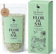 jaramari® „Flor de Sal Garden“ 200 g – puikiai tinka salotoms ir daržovėms, su petražolėmis, čiobreliais ir raudonėliais, rankomis surinkta „Fleur de Sel“ jūros druska iš Portugalijos, natūrali ir nerafinuota