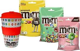 „M&M'S Mix“ – žemės riešutai 150 g, šokoladiniai „Minis“ 135 g ir sausainiai 120 g su kavos puodeliu – raudoni I šokoladiniai I kavos puodelis I gėrimų puodelis