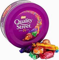 „Quality Street“ 410 g – „Nestlé“ spalvingas šokolado ir karamelės rinkinys, skirtas dalytis, dovanoti ir mėgautis