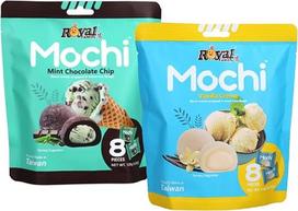 „Royal Family Mochi“ rinkinys iš 2 vnt. ryžių pyragėlių su kreminiu įdaru: su mėtų ir šokolado gabaliukais bei su vanilės kremu (2 x 120 g) – švelnūs, saldūs ir skanūs. Puikiai tinka kaip desertas ar užkandis