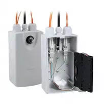 Skaidulinio optinio adapteris EFB Elektronik LOGON LFH015 LC/SC, pilkas, plastikinis korpusas, 103×93×185 mm
