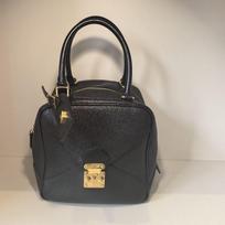 [Pre-Owned] Square Black Leather Tote Bag With Gold Hardware - Excellent #14J81LH ONE SIZE