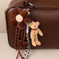 Cross-border explosion ins exquisite cartoon plush bear bag pendant velvet love flower versatile keychain pendant ruda