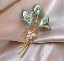 Elegant Crystal Lily Flower Butterfly Brooches for Women Plant Collar Pins Silk Dress Scarf Buckle Clothing Decoration