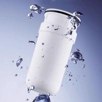 Universalus krano vandens filtras su aktyvuotos anglies filtru tiesioginiam gėrimui ir virtuvės reikmėms gray