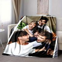 1 vnt. „One Direction“ flanelės pledas, minkštas, draugiškas odai, su skaitmenine spauda, įvairių dydžių, skirtas šeimai, draugams, gimtadieniui 80x120cm