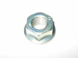 BMW 1988-2003 m. Šešiabriaunė veržlė su briaunomis, skirta pavaros velenui arba C/V šarnyrui, originali 26111227843