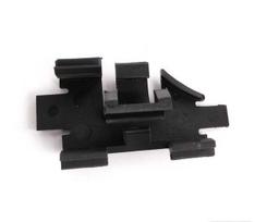 Tikras BMW E34 spaustukas priekinio grotelių dangčiui kairėje 51131978151