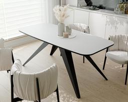 Modernus išskleidžiamas stalas FENTO su metalinėmis kojomis Spalvos: Juoda / arktinė balta, Plotis: 160 cm