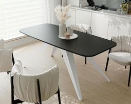 Modernus išskleidžiamas stalas FENTO su metalinėmis kojomis Spalvos: baltas / juodas molet, Plotis: 160 cm