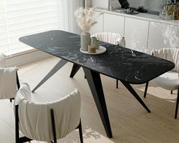 Modernus išskleidžiamas stalas FENTO su metalinėmis kojomis Spalvos: Juoda / grigia pietra, Plotis: 160 cm