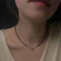 Black Beaded Choker Necklace with Gold Bell Pendant – Minimalist Dainty Jewelry for Women, Elegant Daily Gift Necklace juoda