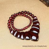 Amber Beeswax Blood Spot Women's Necklace - Trendy High-End Fashion Accessory raudona