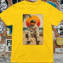 Astronaut Beach T-Shirt: Retro Sunset Vaporwave Unisex Tee S