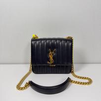 [Pre-Owned] Ysl Vicky Gold Logo Chain Quilted Lambskin Medium Shoulder Bag - Excellent #1LE0BQ6 ONE SIZE