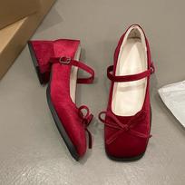 Red square head retro thick heel Mary Jane shoes women's new one-word buckle with bow light mouth single shoes 35 raudona