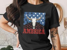 Distressed American Flag Bull Skull T-Shirt, Patriotic Western USA Cow Skull Tee, Vintage Rodeo Country 4th of July Gift Shirt L