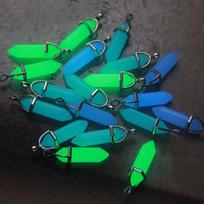 Šviečiantis šešiakampis fluorescuojantis akmens papuošalo pakabukas Blue-Green Light blue