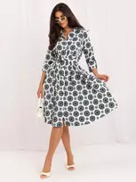 Balta midi suknelė su juodais ornamentais ir diržu