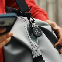 Chipolo LOOP Mercedes – Rechargeable Bluetooth Tracker with Silicone Loop for iOS & Android, Juodas