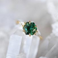 Huitan Geometrinės formos žalias kubinis cirkonis piršto žiedas moterims Elegantiškas vestuvinis sužadėtuvių vakarėlio aksesuaras Naujai sukurti papuošalai 9