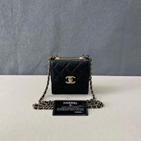 [Pre-Owned] Trendy CC Mini Quilted Flap Leather Chain Shoulder Bag - Very Good #1HAYJ37 ONE SIZE