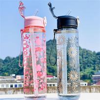 Creative Trendy 800ml Astronaut Space Cup Printed Plastic Water Bottle Pop-Up Lid Portable Strap Straw Bottle 800ML raudona